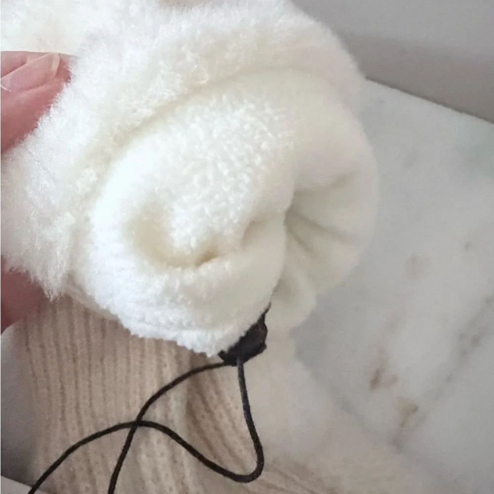 House of Harlow 1960 Ivory Fleece Mittens